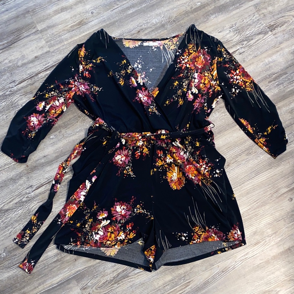 EUC MAURICES 3/4 Slv Spandex Stretchy Belted Floral Romper L